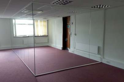 frameless glass partitions