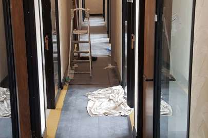 glass partitioning contractor