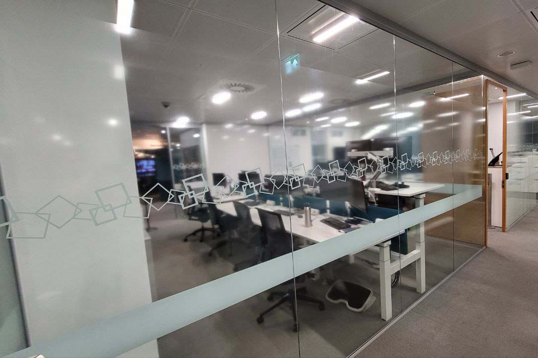 frosted glass manifestation